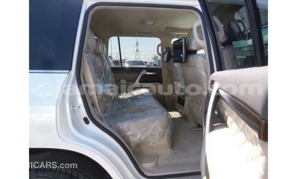 Buy Import Toyota Land Cruiser White Car in Import - Dubai in Clarendon Buy Import Toyota Land Cruiser White Car in Import - Dubai in Clarendon