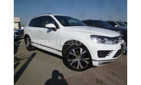 Buy Import Volkswagen Touareg White Car in Import - Dubai in Clarendon