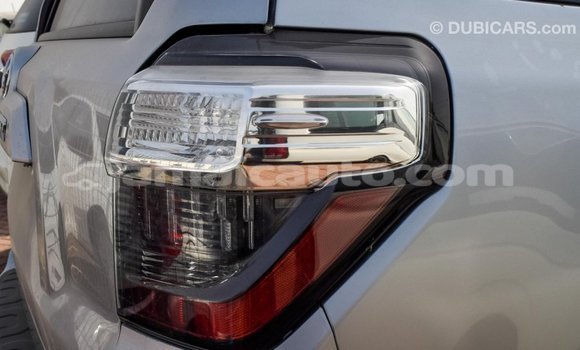 Acheter Import Utilitaire Toyota HiAce Autre à Import - Dubai, Clarendon Acheter Import Utilitaire Toyota HiAce Autre à Import - Dubai, Clarendon