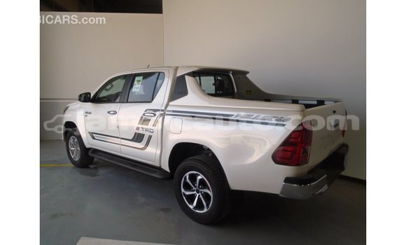 Buy Import Toyota Hilux White Car in Import - Dubai in Clarendon Buy Import Toyota Hilux White Car in Import - Dubai in Clarendon