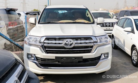 Acheter Import Voiture Toyota Land Cruiser Blanc à Import - Dubai, Clarendon Acheter Import Voiture Toyota Land Cruiser Blanc à Import - Dubai, Clarendon