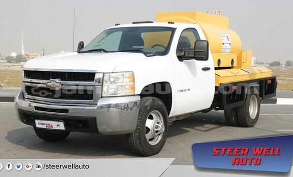 Buy Import Chevrolet Silverado White Car in Import - Dubai in Clarendon