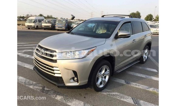 Acheter Import Voiture Toyota Highlander Beige à Import - Dubai, Clarendon Acheter Import Voiture Toyota Highlander Beige à Import - Dubai, Clarendon