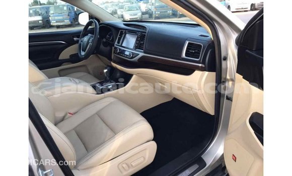 Acheter Import Voiture Toyota Highlander Beige à Import - Dubai, Clarendon Acheter Import Voiture Toyota Highlander Beige à Import - Dubai, Clarendon