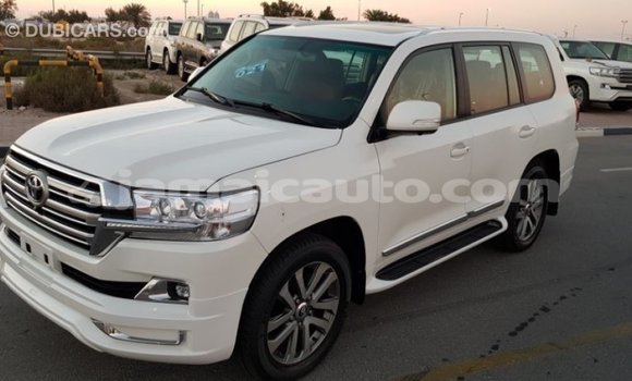Acheter Import Voiture Toyota Land Cruiser Blanc à Import - Dubai, Clarendon Acheter Import Voiture Toyota Land Cruiser Blanc à Import - Dubai, Clarendon