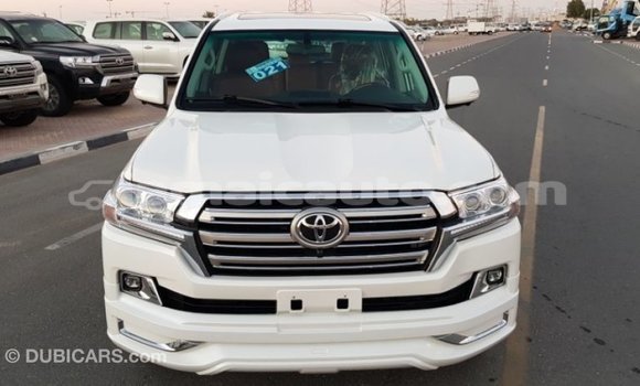 Acheter Import Voiture Toyota Land Cruiser Blanc à Import - Dubai, Clarendon Acheter Import Voiture Toyota Land Cruiser Blanc à Import - Dubai, Clarendon