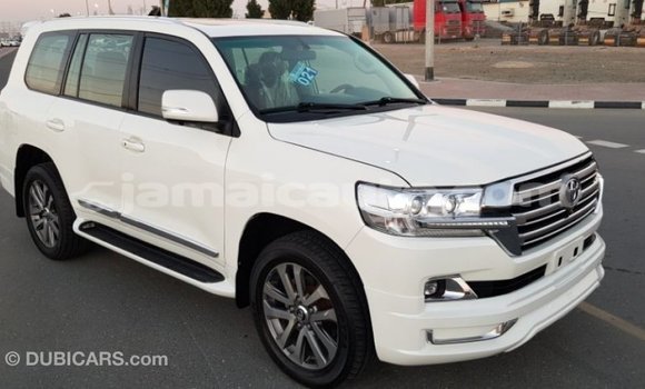 Acheter Import Voiture Toyota Land Cruiser Blanc à Import - Dubai, Clarendon Acheter Import Voiture Toyota Land Cruiser Blanc à Import - Dubai, Clarendon