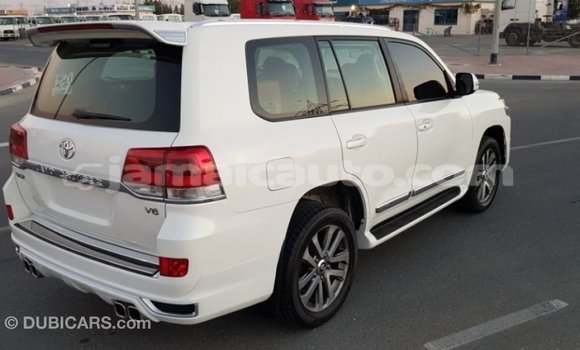 Acheter Import Voiture Toyota Land Cruiser Blanc à Import - Dubai, Clarendon Acheter Import Voiture Toyota Land Cruiser Blanc à Import - Dubai, Clarendon