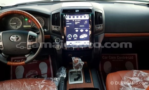 Acheter Import Voiture Toyota Land Cruiser Blanc à Import - Dubai, Clarendon Acheter Import Voiture Toyota Land Cruiser Blanc à Import - Dubai, Clarendon