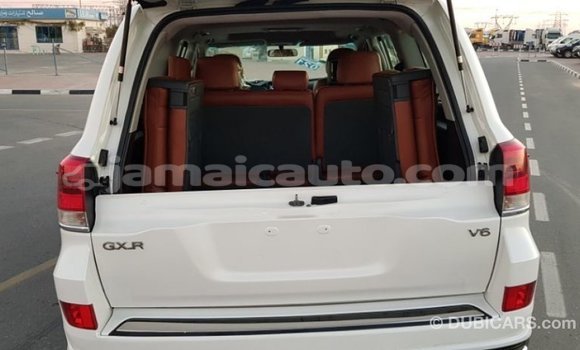 Acheter Import Voiture Toyota Land Cruiser Blanc à Import - Dubai, Clarendon Acheter Import Voiture Toyota Land Cruiser Blanc à Import - Dubai, Clarendon