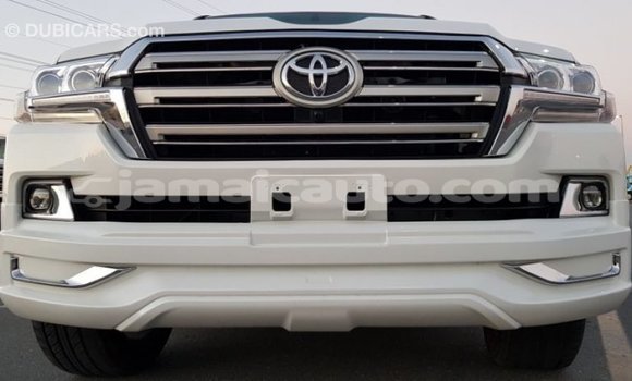 Acheter Import Voiture Toyota Land Cruiser Blanc à Import - Dubai, Clarendon Acheter Import Voiture Toyota Land Cruiser Blanc à Import - Dubai, Clarendon