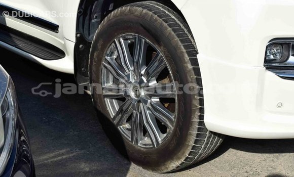 Acheter Import Voiture Toyota Land Cruiser Blanc à Import - Dubai, Clarendon Acheter Import Voiture Toyota Land Cruiser Blanc à Import - Dubai, Clarendon