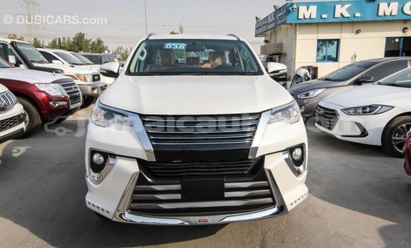 Acheter Import Voiture Toyota Fortuner Blanc à Import - Dubai, Clarendon Acheter Import Voiture Toyota Fortuner Blanc à Import - Dubai, Clarendon