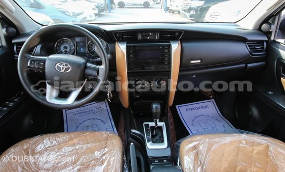 Acheter Import Voiture Toyota Fortuner Blanc à Import - Dubai, Clarendon Acheter Import Voiture Toyota Fortuner Blanc à Import - Dubai, Clarendon