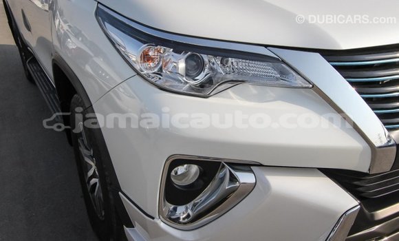 Acheter Import Voiture Toyota Fortuner Blanc à Import - Dubai, Clarendon Acheter Import Voiture Toyota Fortuner Blanc à Import - Dubai, Clarendon