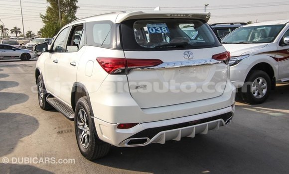 Acheter Import Voiture Toyota Fortuner Blanc à Import - Dubai, Clarendon Acheter Import Voiture Toyota Fortuner Blanc à Import - Dubai, Clarendon