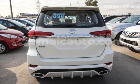 Acheter Import Voiture Toyota Fortuner Blanc à Import - Dubai, Clarendon Acheter Import Voiture Toyota Fortuner Blanc à Import - Dubai, Clarendon