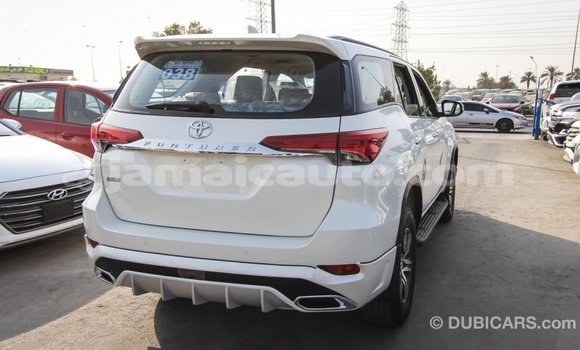 Acheter Import Voiture Toyota Fortuner Blanc à Import - Dubai, Clarendon Acheter Import Voiture Toyota Fortuner Blanc à Import - Dubai, Clarendon