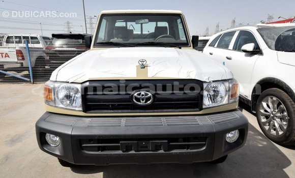 Acheter Import Voiture Toyota Land Cruiser Beige à Import - Dubai, Clarendon Acheter Import Voiture Toyota Land Cruiser Beige à Import - Dubai, Clarendon