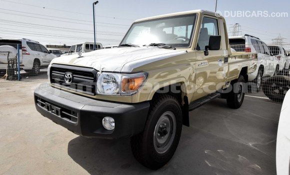 Acheter Import Voiture Toyota Land Cruiser Beige à Import - Dubai, Clarendon Acheter Import Voiture Toyota Land Cruiser Beige à Import - Dubai, Clarendon