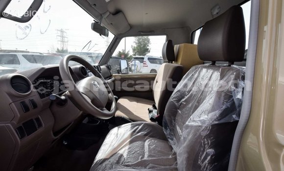 Acheter Import Voiture Toyota Land Cruiser Beige à Import - Dubai, Clarendon Acheter Import Voiture Toyota Land Cruiser Beige à Import - Dubai, Clarendon