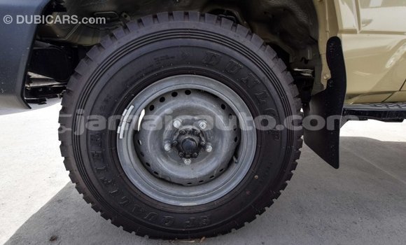 Acheter Import Voiture Toyota Land Cruiser Beige à Import - Dubai, Clarendon Acheter Import Voiture Toyota Land Cruiser Beige à Import - Dubai, Clarendon