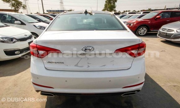 Acheter Import Voiture Hyundai Sonata Blanc à Import - Dubai, Clarendon Acheter Import Voiture Hyundai Sonata Blanc à Import - Dubai, Clarendon
