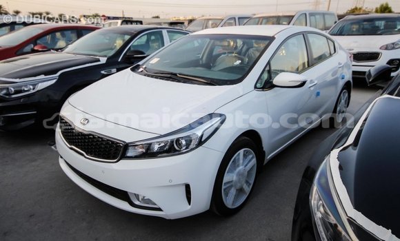 Acheter Import Voiture Kia Cerato Blanc à Import - Dubai, Clarendon Acheter Import Voiture Kia Cerato Blanc à Import - Dubai, Clarendon