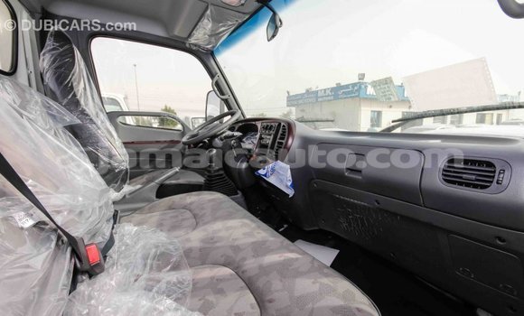 Acheter Import Voiture Hyundai Accent Blanc à Import - Dubai, Clarendon Acheter Import Voiture Hyundai Accent Blanc à Import - Dubai, Clarendon