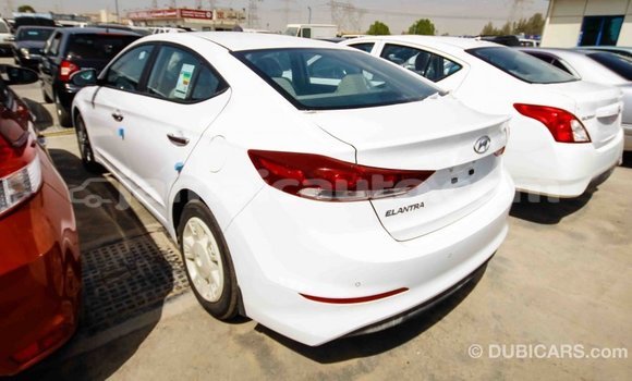 Acheter Import Voiture Hyundai Elantra Blanc à Import - Dubai, Clarendon Acheter Import Voiture Hyundai Elantra Blanc à Import - Dubai, Clarendon