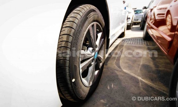 Acheter Import Voiture Hyundai Elantra Blanc à Import - Dubai, Clarendon Acheter Import Voiture Hyundai Elantra Blanc à Import - Dubai, Clarendon