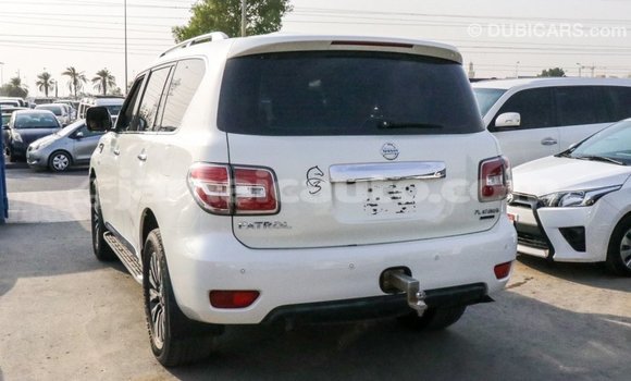 Acheter Import Voiture Nissan Patrol Blanc à Import - Dubai, Clarendon Acheter Import Voiture Nissan Patrol Blanc à Import - Dubai, Clarendon