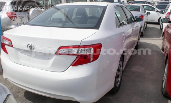 Acheter Import Voiture Toyota Camry Blanc à Import - Dubai, Clarendon Acheter Import Voiture Toyota Camry Blanc à Import - Dubai, Clarendon