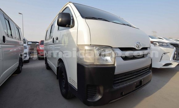 Acheter Import Voiture Toyota Hiace Blanc à Import - Dubai, Clarendon Acheter Import Voiture Toyota Hiace Blanc à Import - Dubai, Clarendon