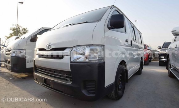 Acheter Import Voiture Toyota Hiace Blanc à Import - Dubai, Clarendon Acheter Import Voiture Toyota Hiace Blanc à Import - Dubai, Clarendon
