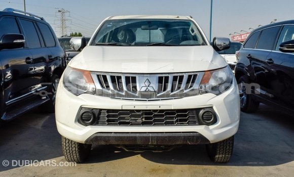 Acheter Import Voiture Mitsubishi L200 Blanc à Import - Dubai, Clarendon Acheter Import Voiture Mitsubishi L200 Blanc à Import - Dubai, Clarendon