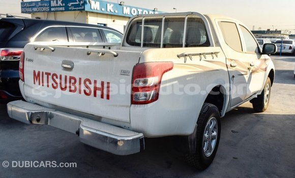 Acheter Import Voiture Mitsubishi L200 Blanc à Import - Dubai, Clarendon Acheter Import Voiture Mitsubishi L200 Blanc à Import - Dubai, Clarendon