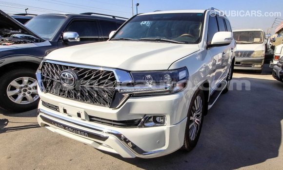 Acheter Import Voiture Toyota Land Cruiser Blanc à Import - Dubai, Clarendon Acheter Import Voiture Toyota Land Cruiser Blanc à Import - Dubai, Clarendon