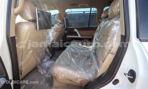 Acheter Import Voiture Toyota Land Cruiser Blanc à Import - Dubai, Clarendon Acheter Import Voiture Toyota Land Cruiser Blanc à Import - Dubai, Clarendon