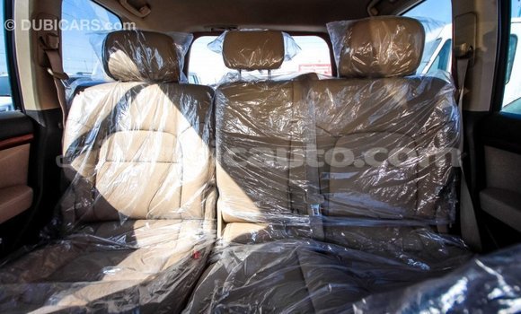 Acheter Import Voiture Toyota Land Cruiser Blanc à Import - Dubai, Clarendon Acheter Import Voiture Toyota Land Cruiser Blanc à Import - Dubai, Clarendon