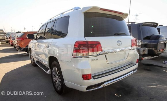 Acheter Import Voiture Toyota Land Cruiser Blanc à Import - Dubai, Clarendon Acheter Import Voiture Toyota Land Cruiser Blanc à Import - Dubai, Clarendon