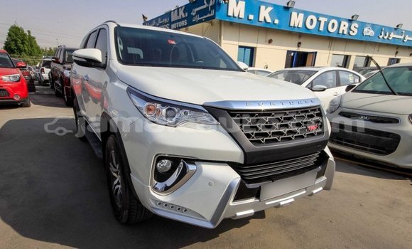 Acheter Import Voiture Toyota Fortuner Blanc à Import - Dubai, Clarendon Acheter Import Voiture Toyota Fortuner Blanc à Import - Dubai, Clarendon