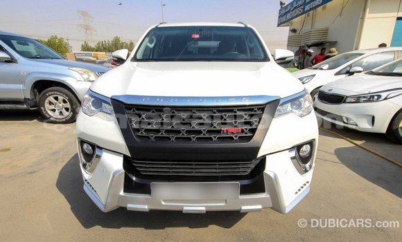 Acheter Import Voiture Toyota Fortuner Blanc à Import - Dubai, Clarendon Acheter Import Voiture Toyota Fortuner Blanc à Import - Dubai, Clarendon