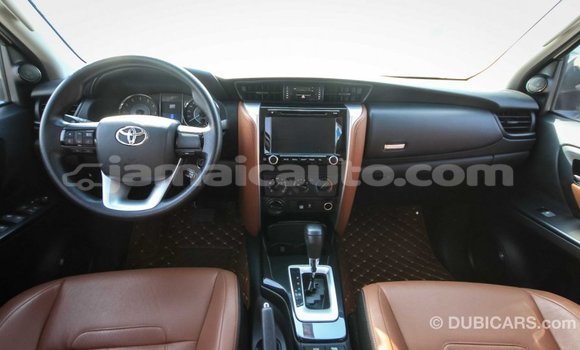 Acheter Import Voiture Toyota Fortuner Blanc à Import - Dubai, Clarendon Acheter Import Voiture Toyota Fortuner Blanc à Import - Dubai, Clarendon