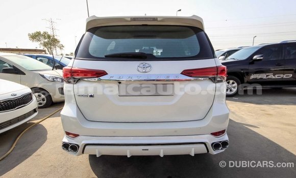 Acheter Import Voiture Toyota Fortuner Blanc à Import - Dubai, Clarendon Acheter Import Voiture Toyota Fortuner Blanc à Import - Dubai, Clarendon