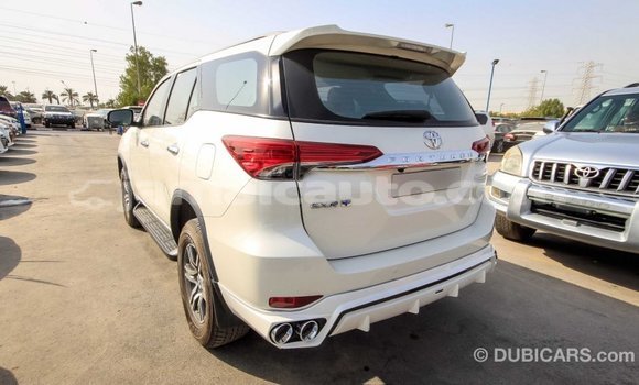 Acheter Import Voiture Toyota Fortuner Blanc à Import - Dubai, Clarendon Acheter Import Voiture Toyota Fortuner Blanc à Import - Dubai, Clarendon