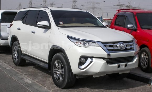 Acheter Import Voiture Toyota Fortuner Blanc à Import - Dubai, Clarendon Acheter Import Voiture Toyota Fortuner Blanc à Import - Dubai, Clarendon