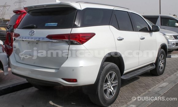 Acheter Import Voiture Toyota Fortuner Blanc à Import - Dubai, Clarendon Acheter Import Voiture Toyota Fortuner Blanc à Import - Dubai, Clarendon