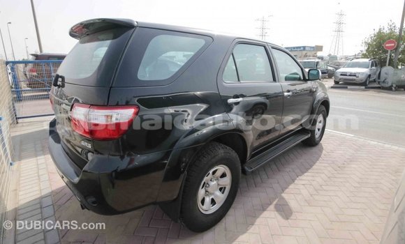 Acheter Import Voiture Toyota Fortuner Noir à Import - Dubai, Clarendon Acheter Import Voiture Toyota Fortuner Noir à Import - Dubai, Clarendon