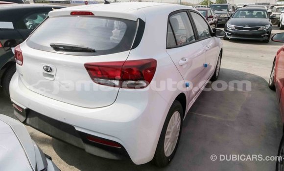 Acheter Import Voiture Kia Rio Blanc à Import - Dubai, Clarendon Acheter Import Voiture Kia Rio Blanc à Import - Dubai, Clarendon